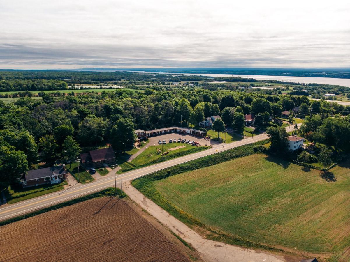 Motel Ile D'Orleans Sainte-Petronille ภายนอก รูปภาพ